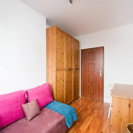 Metro Wilanowska 2-bedroom * Warszawa