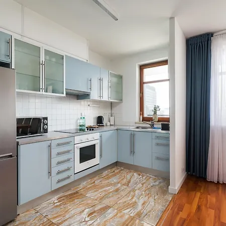 Metro Wilanowska 2-bedroom * Warszawa