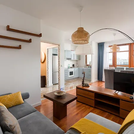 Metro Wilanowska 2-bedroom Apartment *