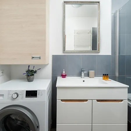Metro Wilanowska 2-bedroom Apartment
