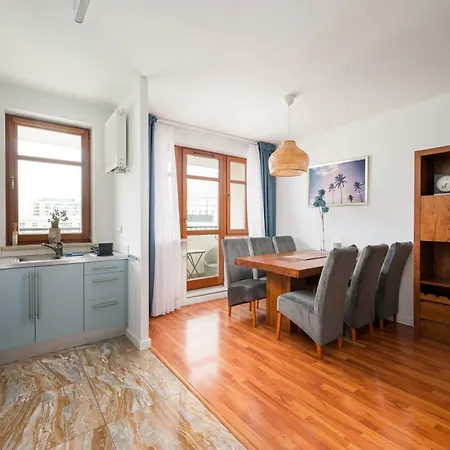 Metro Wilanowska 2-bedroom *