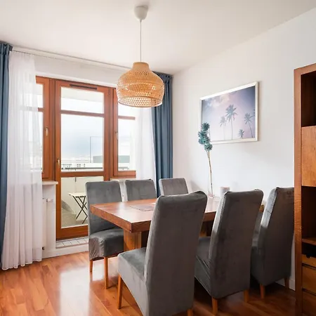 Metro Wilanowska 2-bedroom Warsaw
