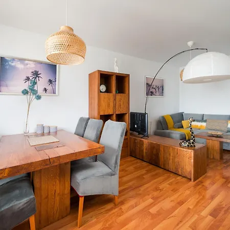 Metro Wilanowska 2-bedroom Warschau